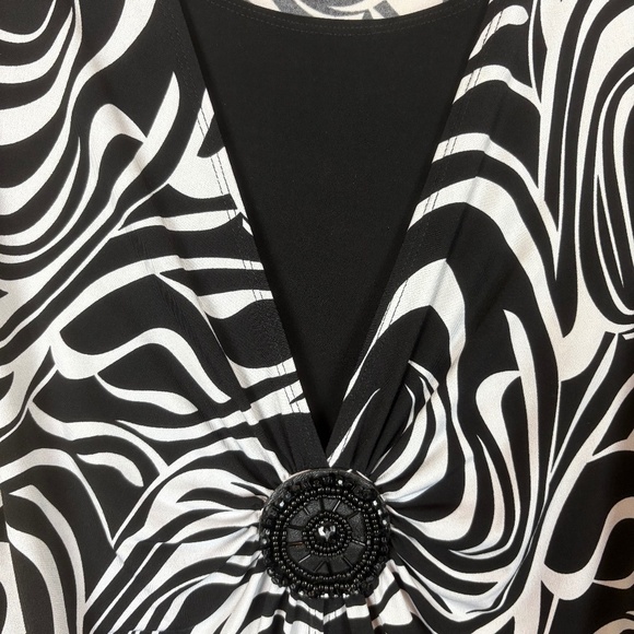 Notations Black/White Zebra Print Stretch Pullover Blouse w/ Built In Cami - Picture 4 of 13